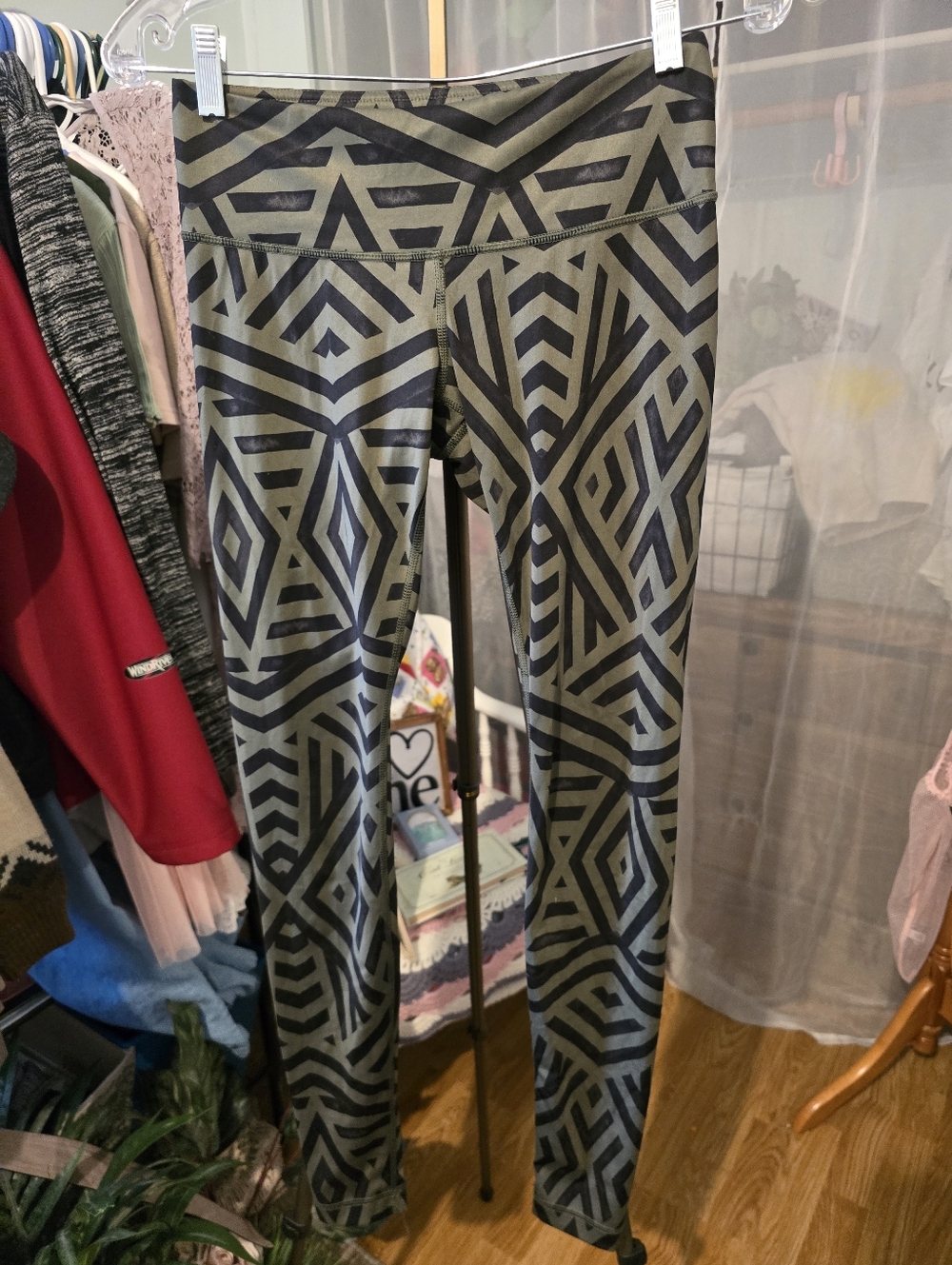 lululemon athletica Wunder Under Chevron Shuffle Fatigue Green Black 6